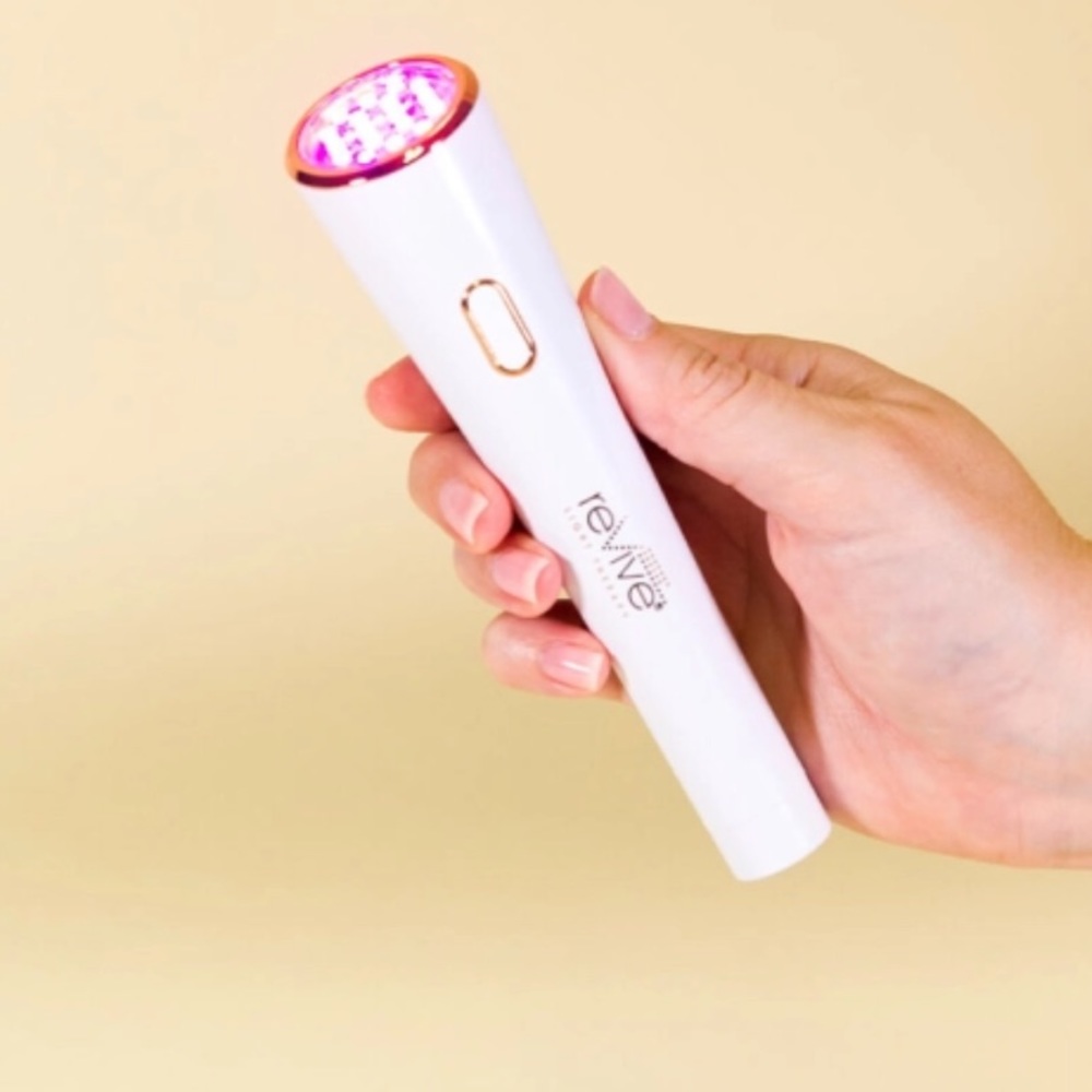 NEW Revive Light Therapy Glo Wrinkle Treatment